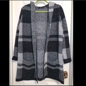 Cyrus hooded sweater, L. Gray plaid.